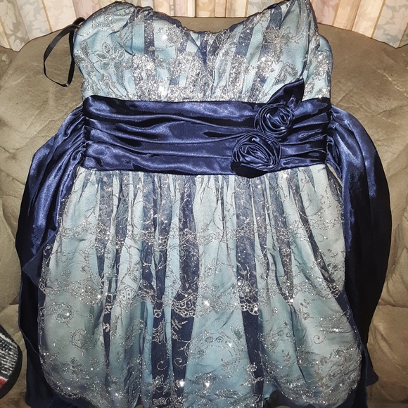 Dress - Picture 1 of 2